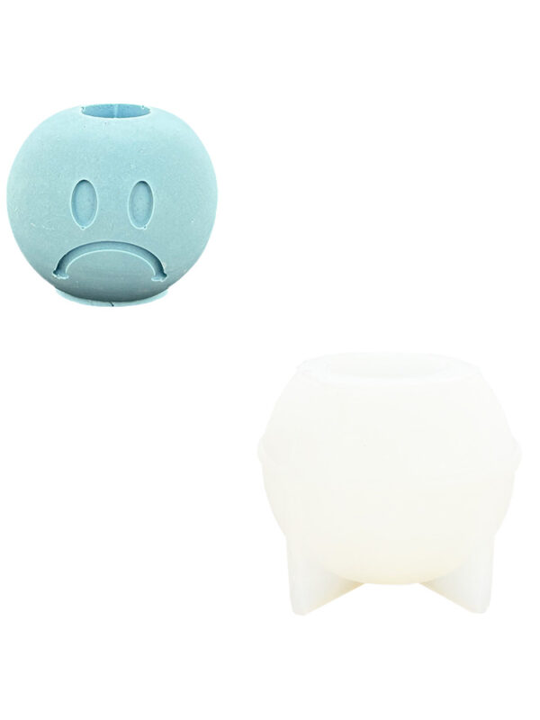 Moule en silicone pour bougeoir « triste »