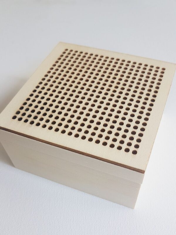 Quadratische Stickerei-Box 90 x 90 x 50 mm